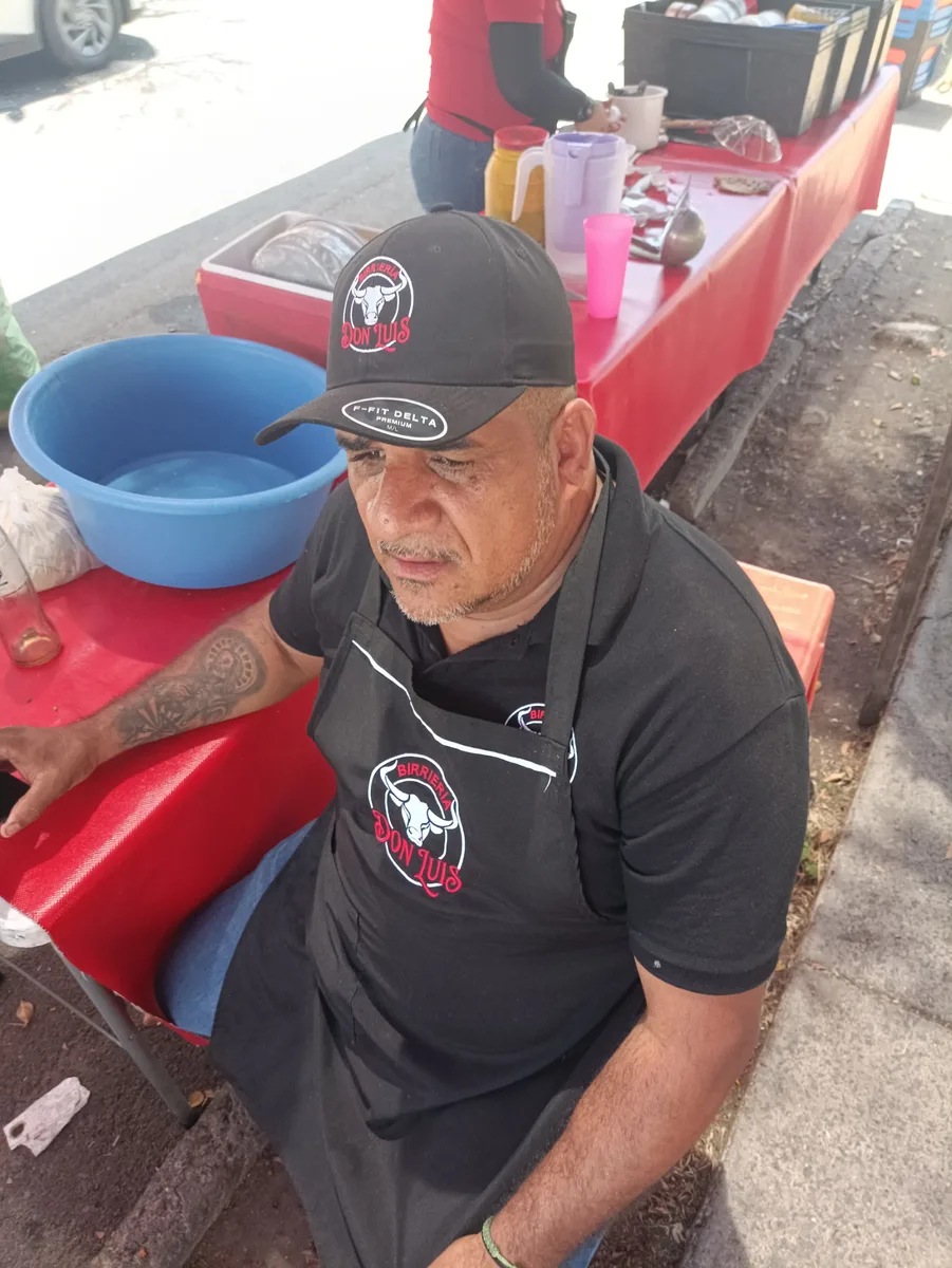 Mandil y gorra bordada para Birriería Don Luis