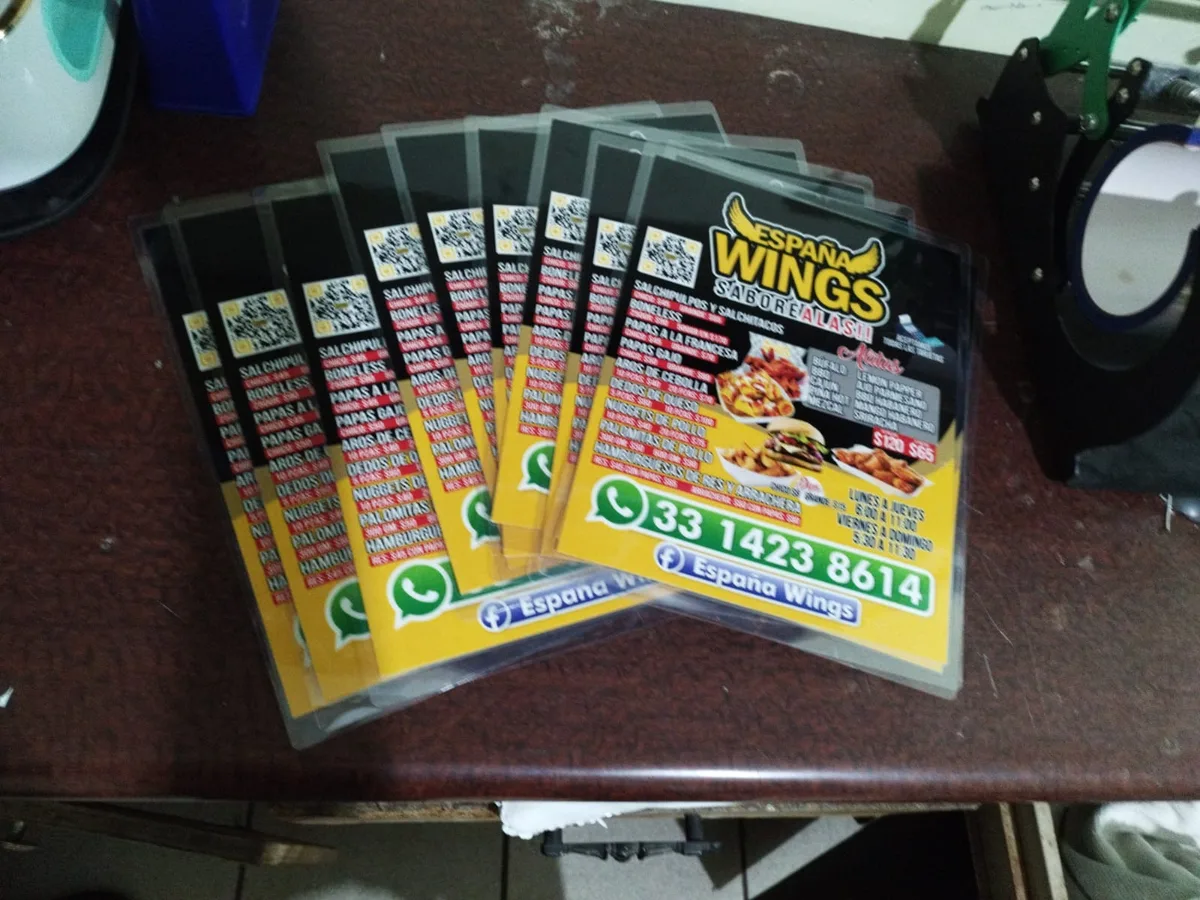 Menús plastificados de alta durabilidad para España Wings