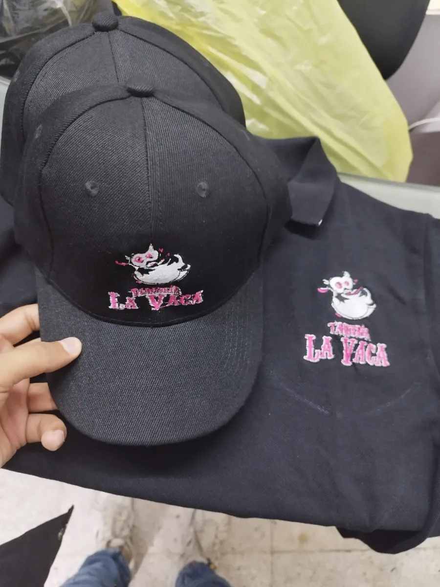 Gorra y playera bordada para Taquería La Vaca